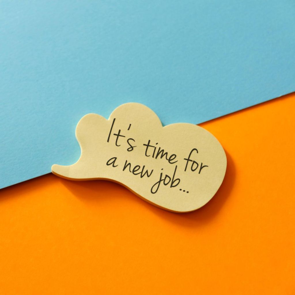 post-it sur lequel il est écrit It's time for a new job, soit c'est le moment pour un nouveau poste